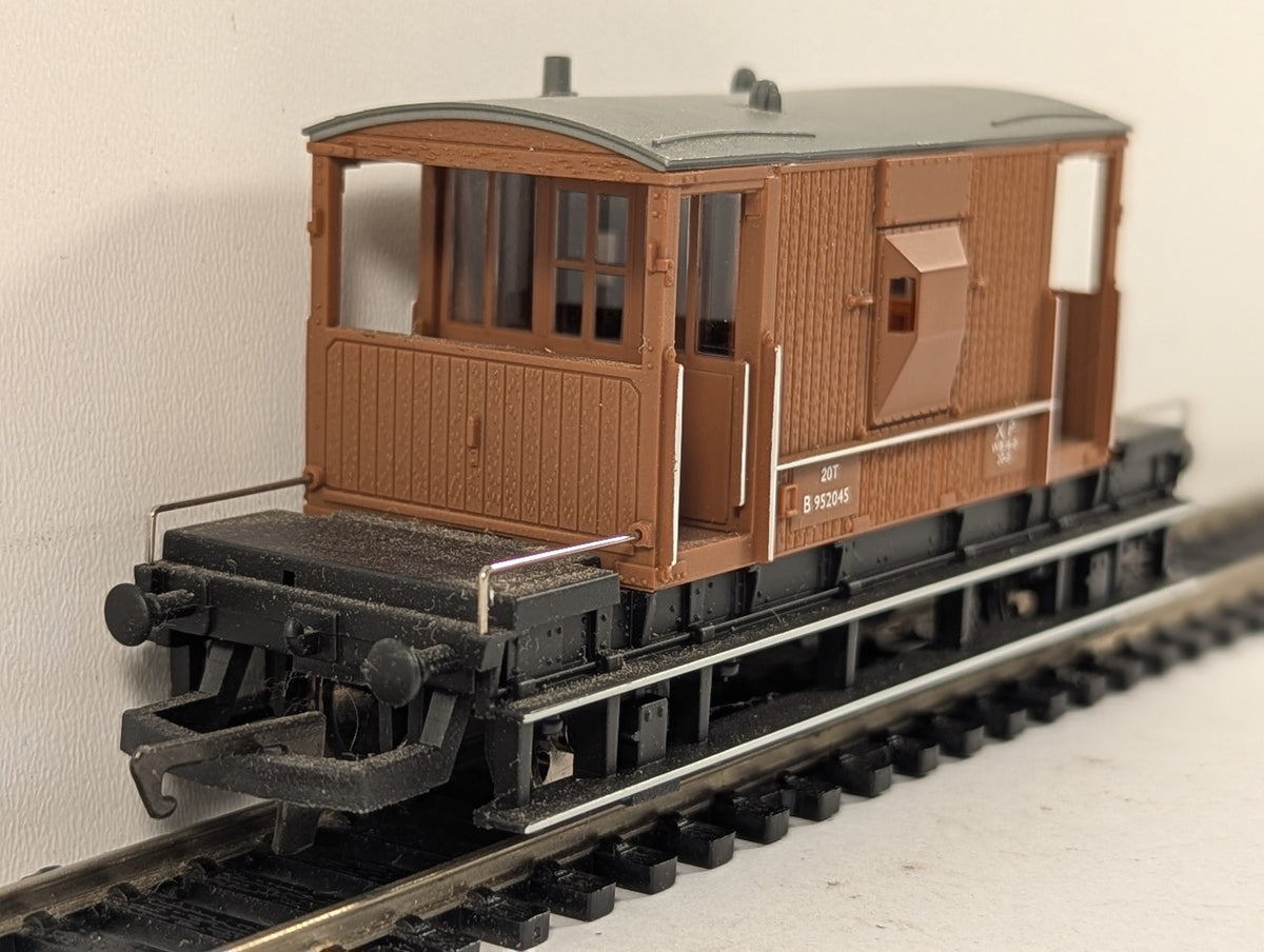 Hornby OO Gauge BR 20 Ton Brake Van Goods Wagon B 952045 BR Bauxite R6367