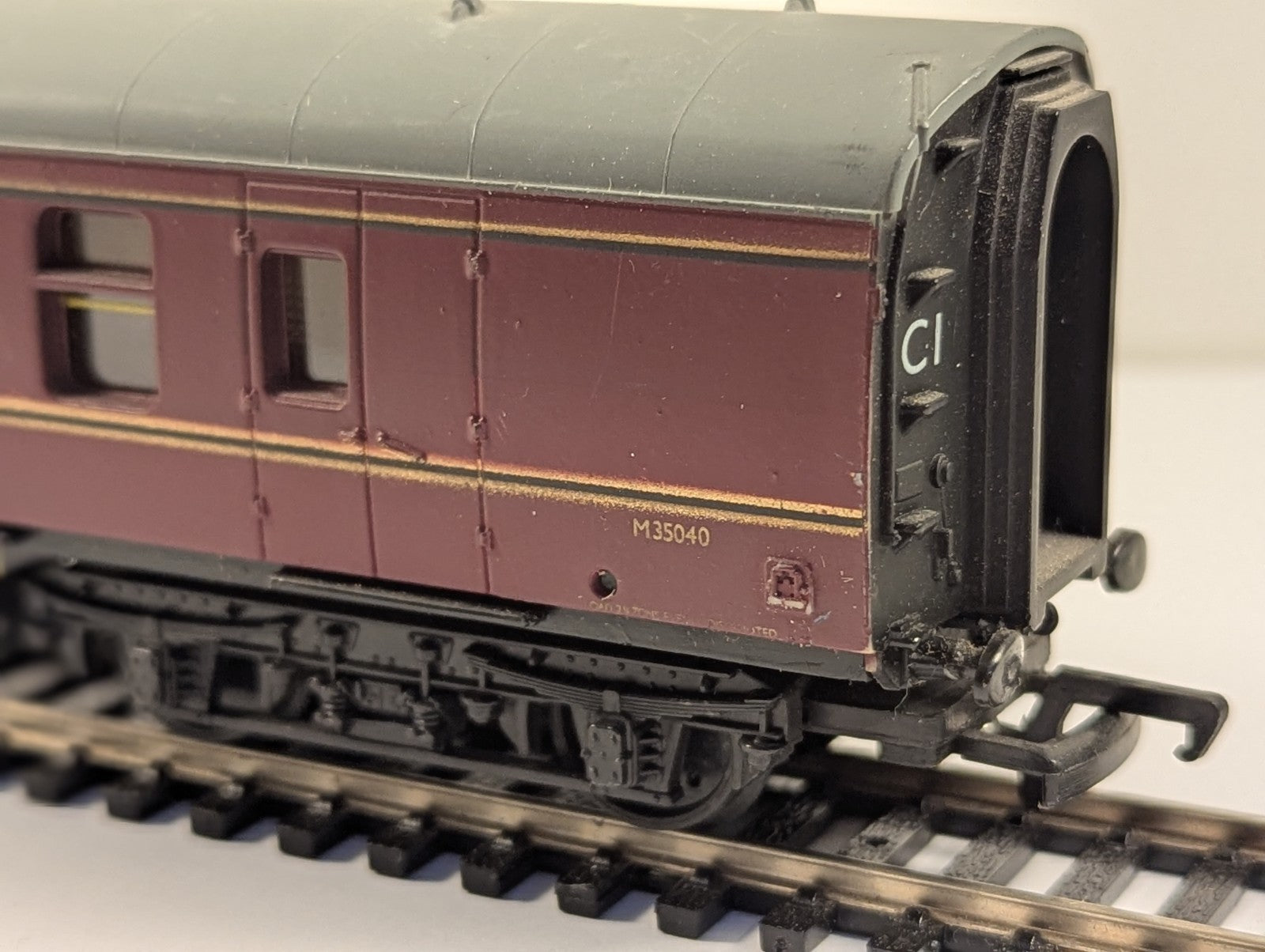 Mainline OO Gauge BR Maroon Mk1 Brake Coach