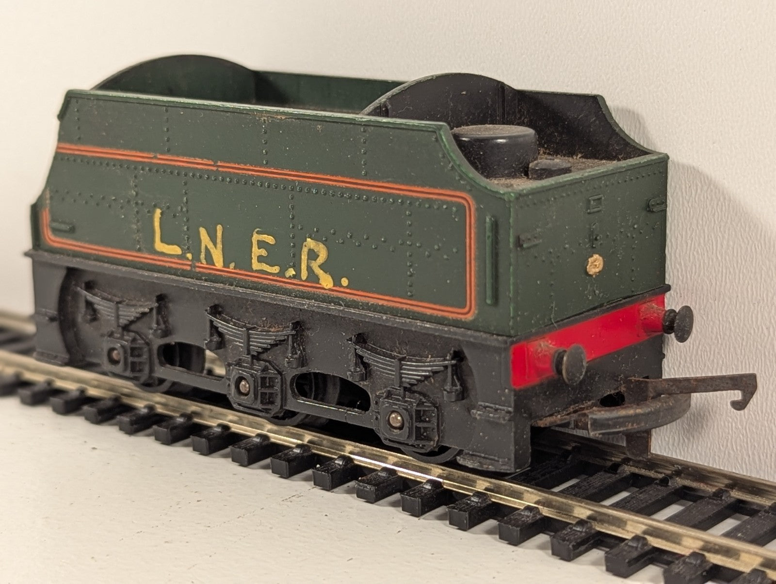 Tri-ang R33 Green Tender – OO Gauge – Some Damage