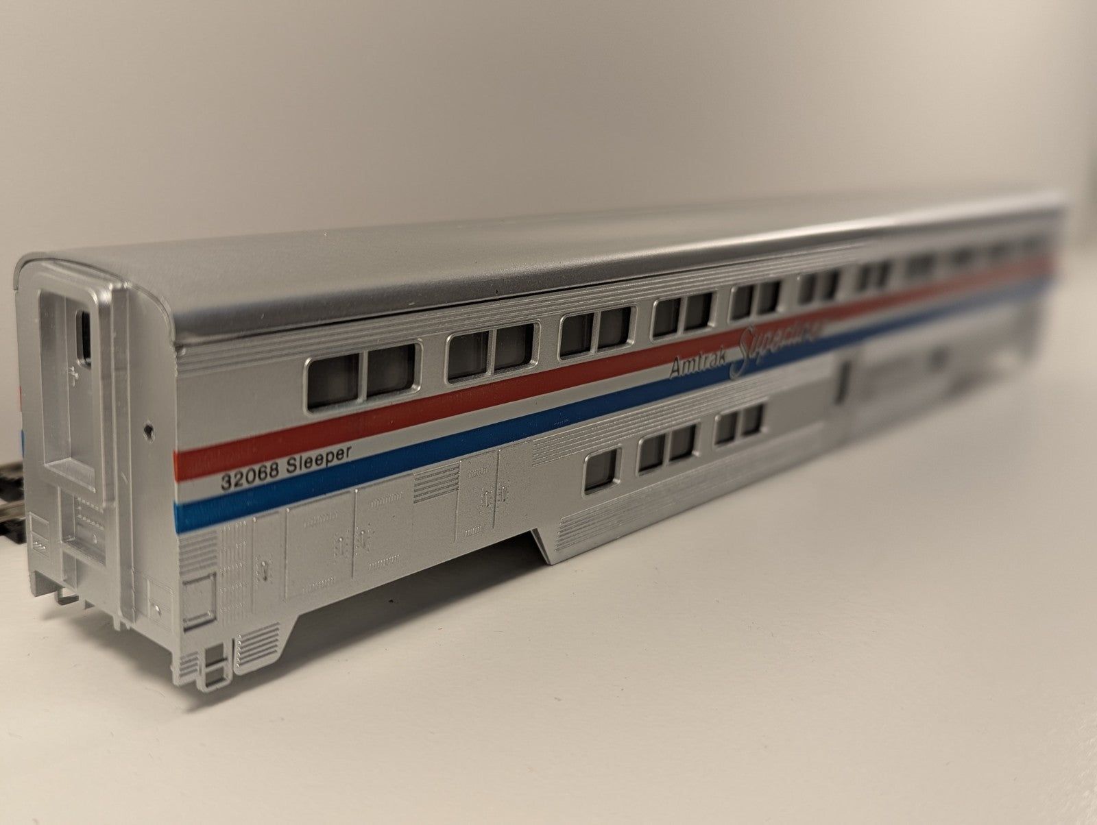 Con-Cor HO Scale Amtrak Phase III 85' Superliner Sleeper Car