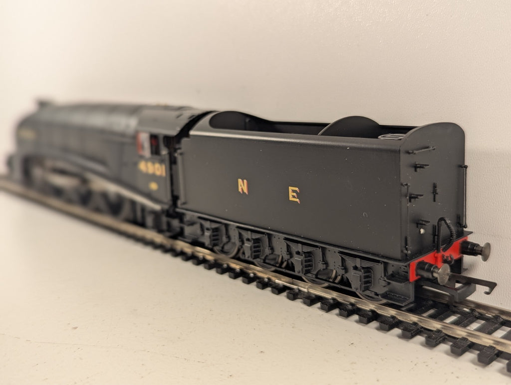 Hornby R2338 DCC Ready LNER Class A4 Pacific "Sir Charles Newton" Wartime Black
