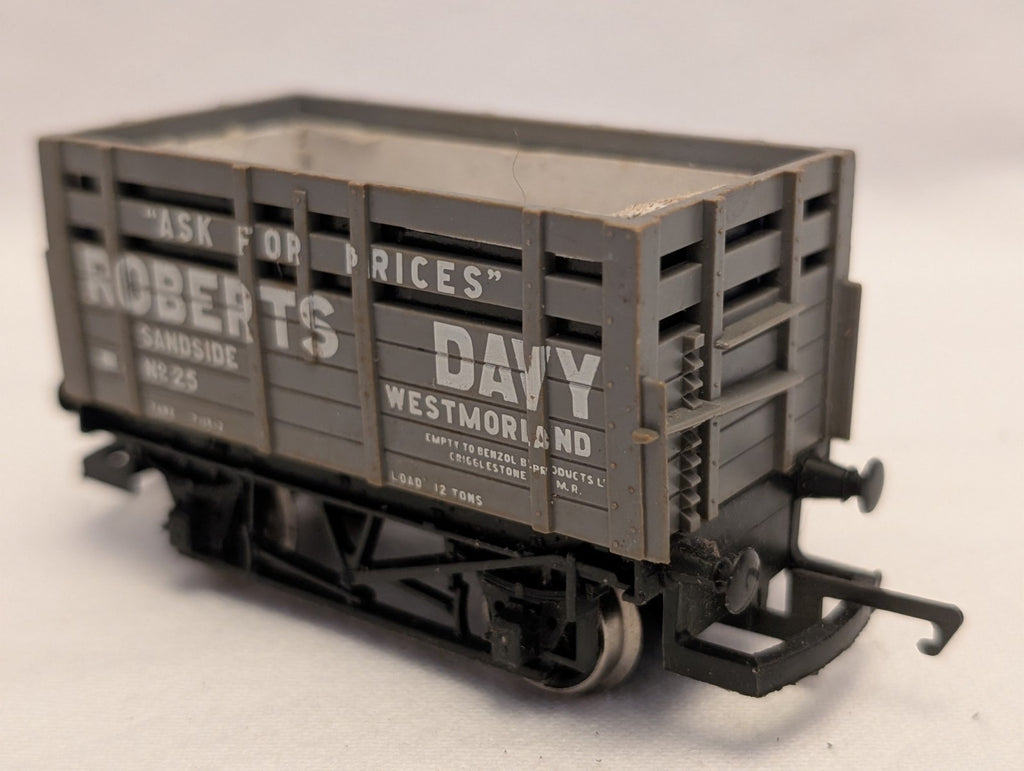 Hornby OO Gauge 7-Plank Coke Wagon Goods Wagon 25 Roberts Davy Grey