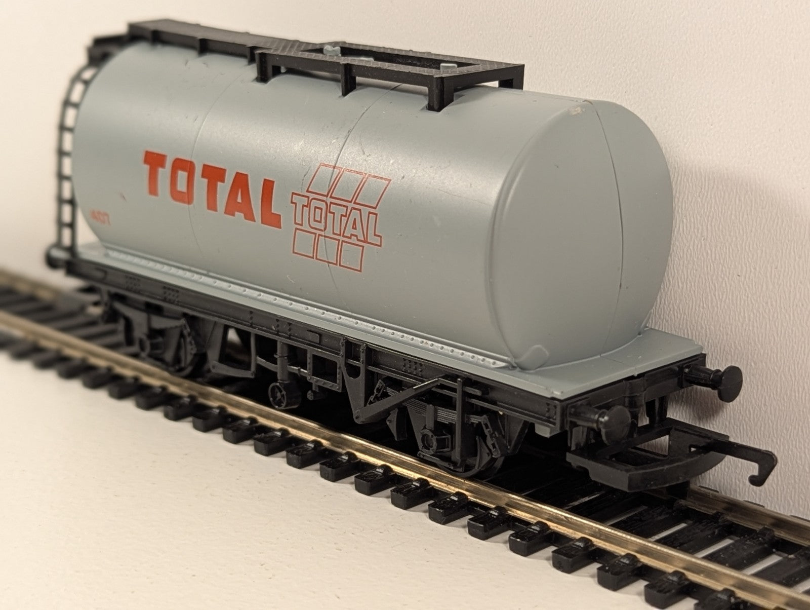 Hornby TTA Tank Wagon – Total Livery – OO Gauge