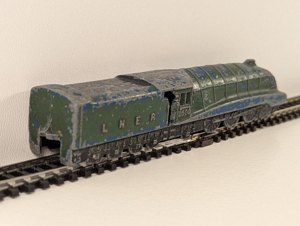 Vintage Dinky Toys Meccano L N E R 2509 Express Passenger Train