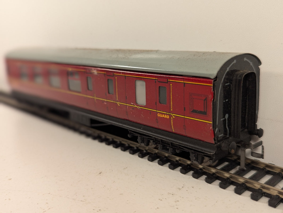 Hornby Dublo OO Gauge D12 BR Maroon Brake Third Corridor Coach Passenger Coach