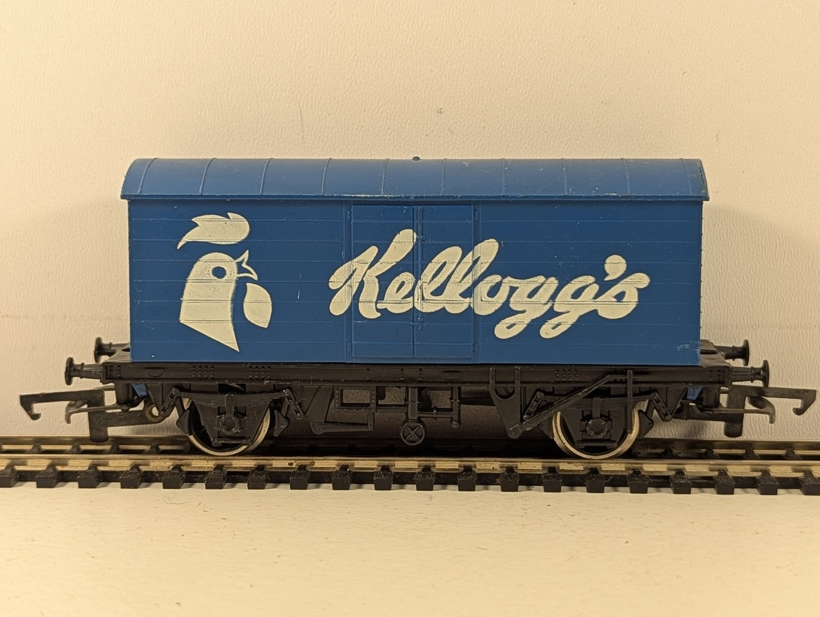 Hornby OO Gauge Kellogg's Box Van Goods Wagon Kellogg's Blue R122
