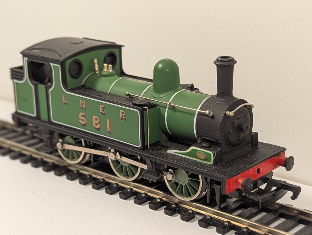 Mainline 37054 OO Gauge Class J72 0-6-0T LNER Apple Green – Spares/Repair
