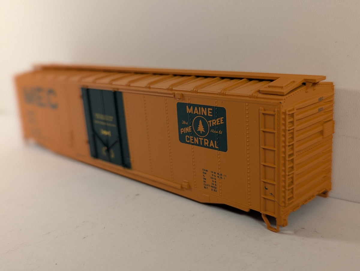 Athearn HO Gauge Maine Central 50ft Plug Door Boxcar 9625 Maine Central (Orange)