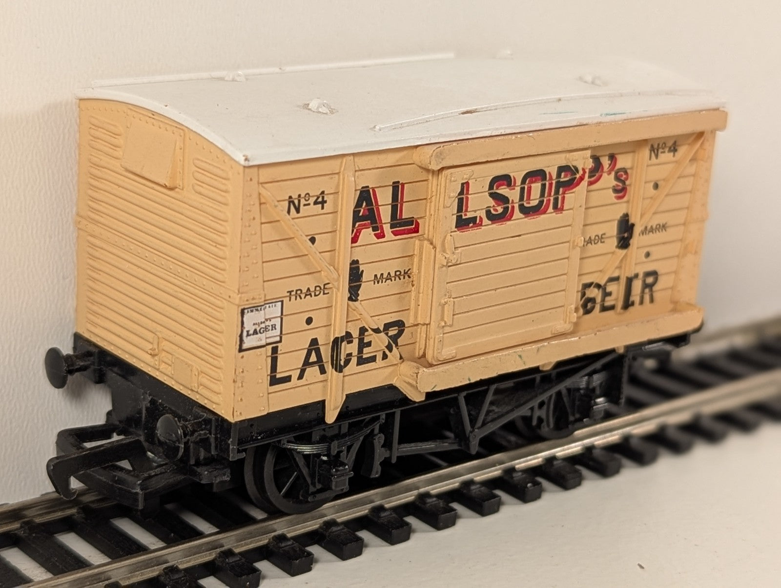 Hornby OO Gauge LMS 20T Brake Van 730386