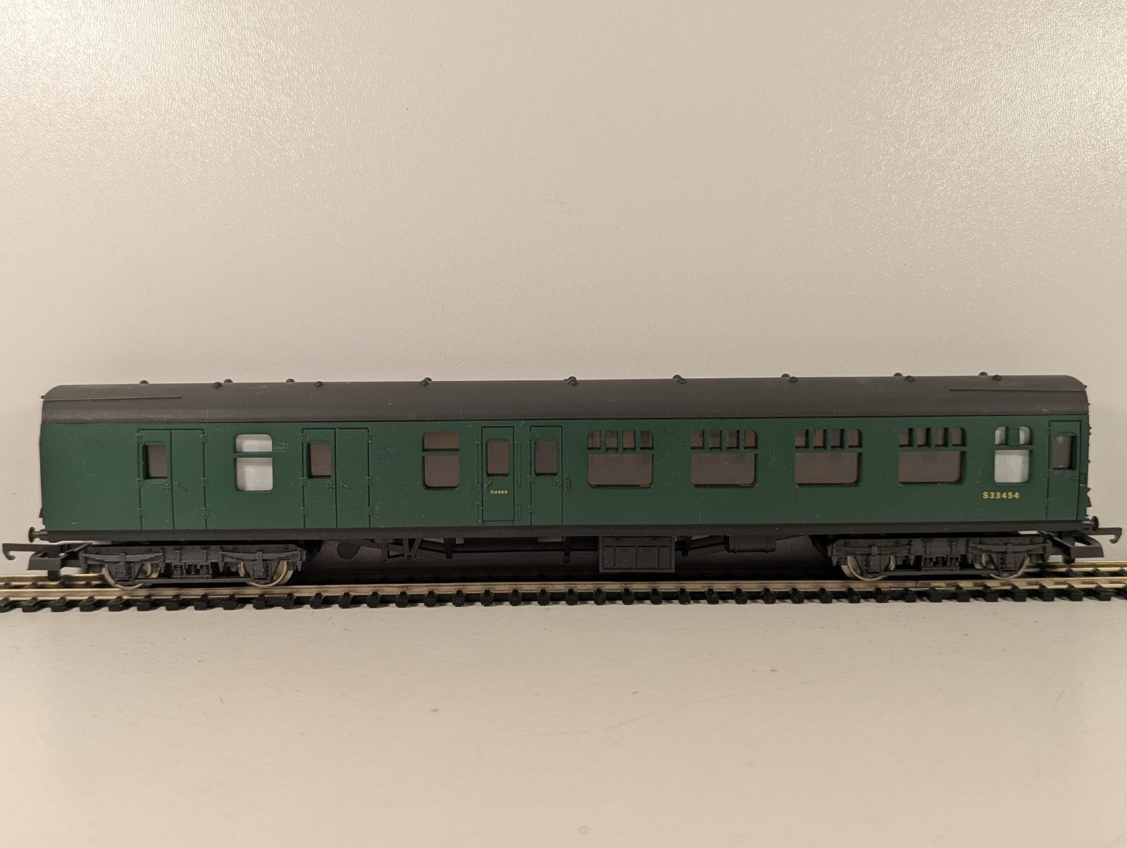Lima 305334 OO Gauge Green British Rail Mk1 Brake Coach