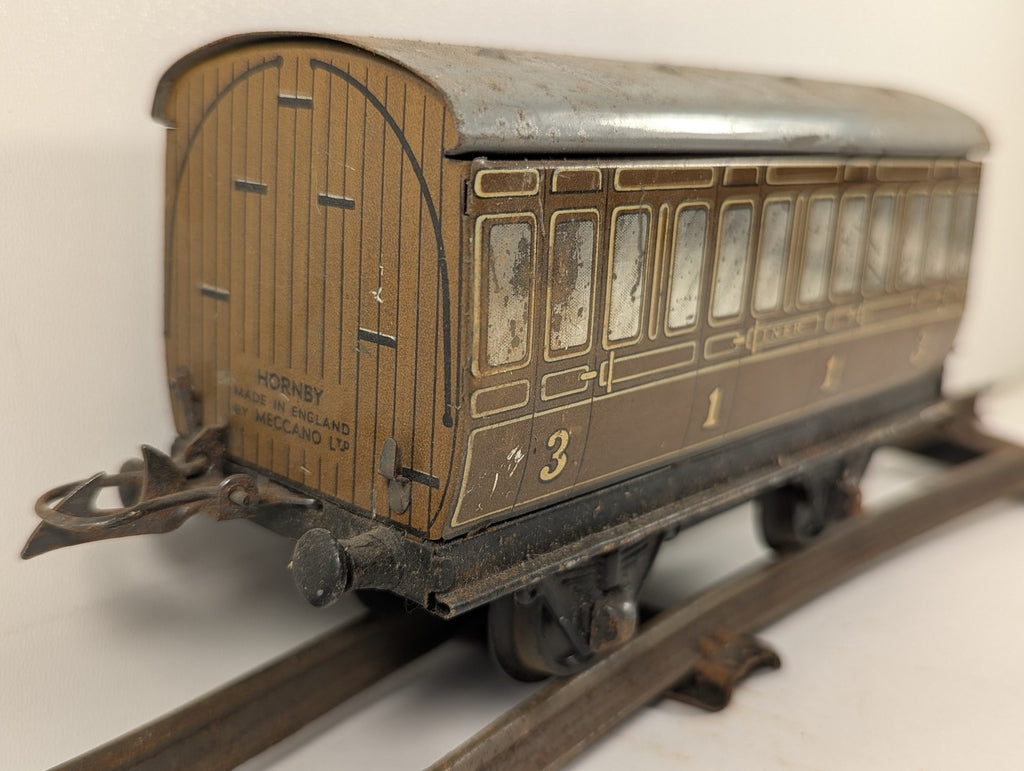 Hornby O Gauge No. 1 Passenger Coach LNER Teak