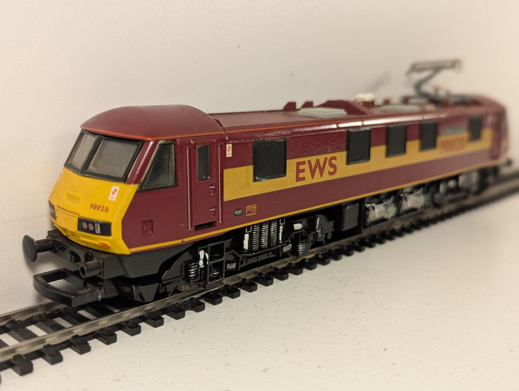 Hornby BR Class 90 EWS Electric Locomotive OO Gauge - Missing Coupling