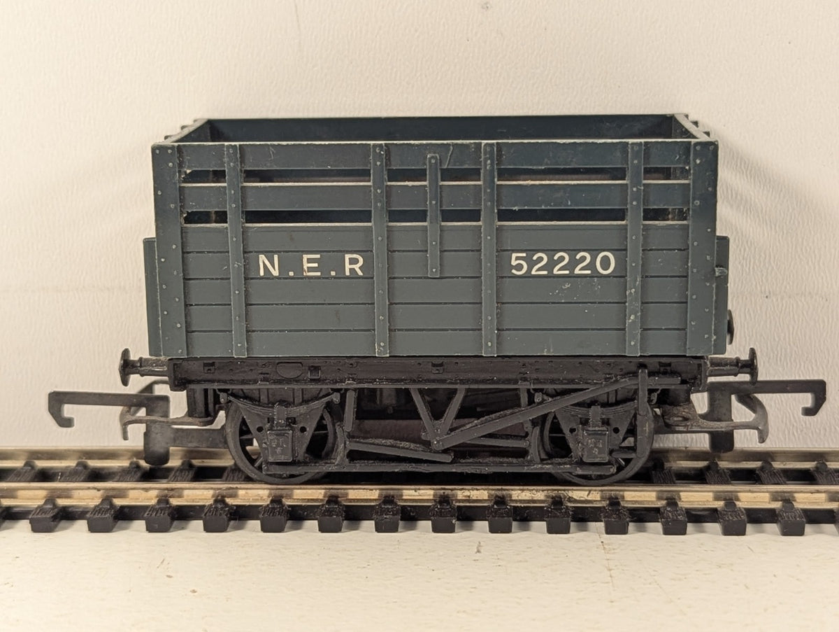 Tri-ang OO Gauge NER Cattle Wagon Rolling Stock 52220 NER Grey R112