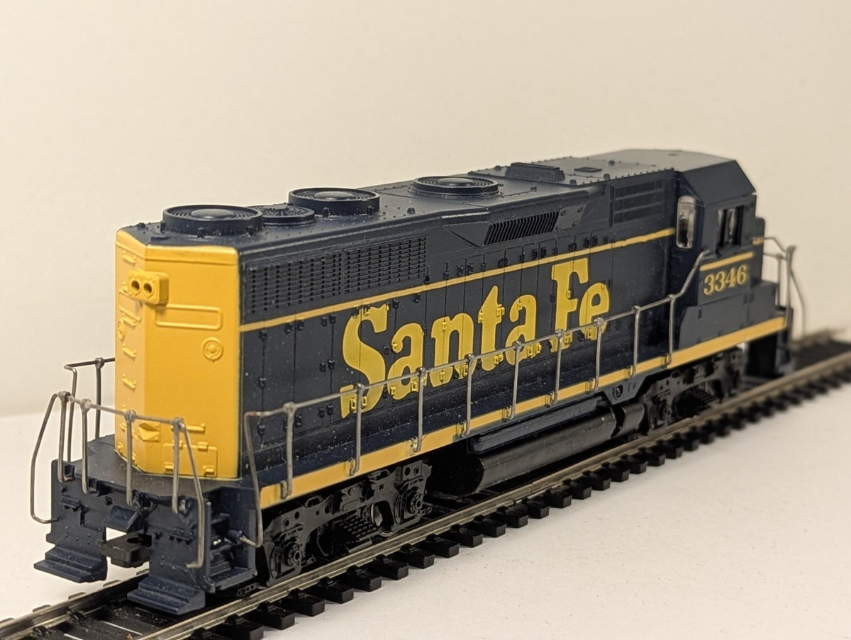 Athearn 4205 HO Gauge GP35 EMD Diesel Locomotive Santa Fe Blue - missing coupler