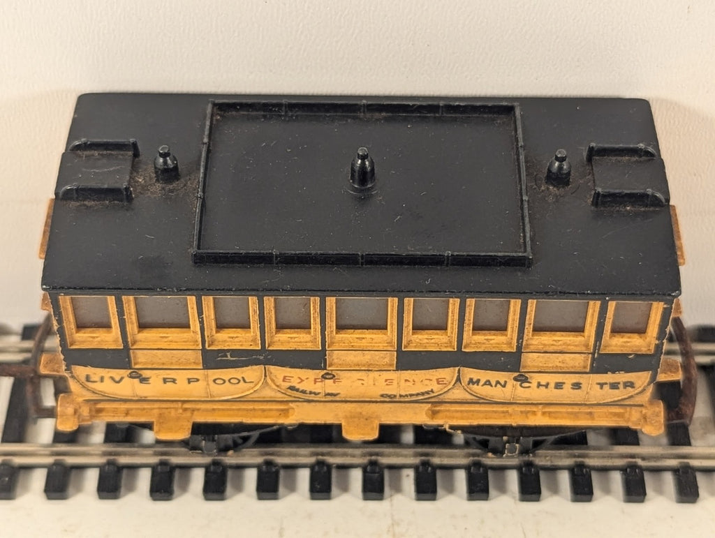 Tri-ang OO Gauge L&MR Coach 'Experience' Passenger Coach L&MR Yellow and Black