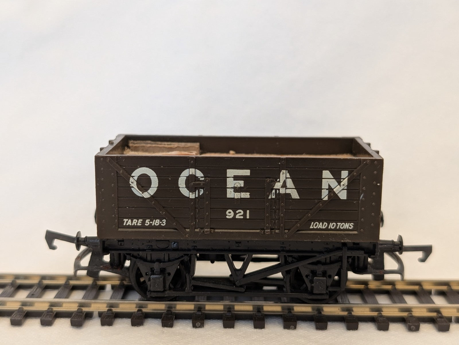Hornby R020 7 Plank Wagon Goods Wagon 921 Ocean Brown