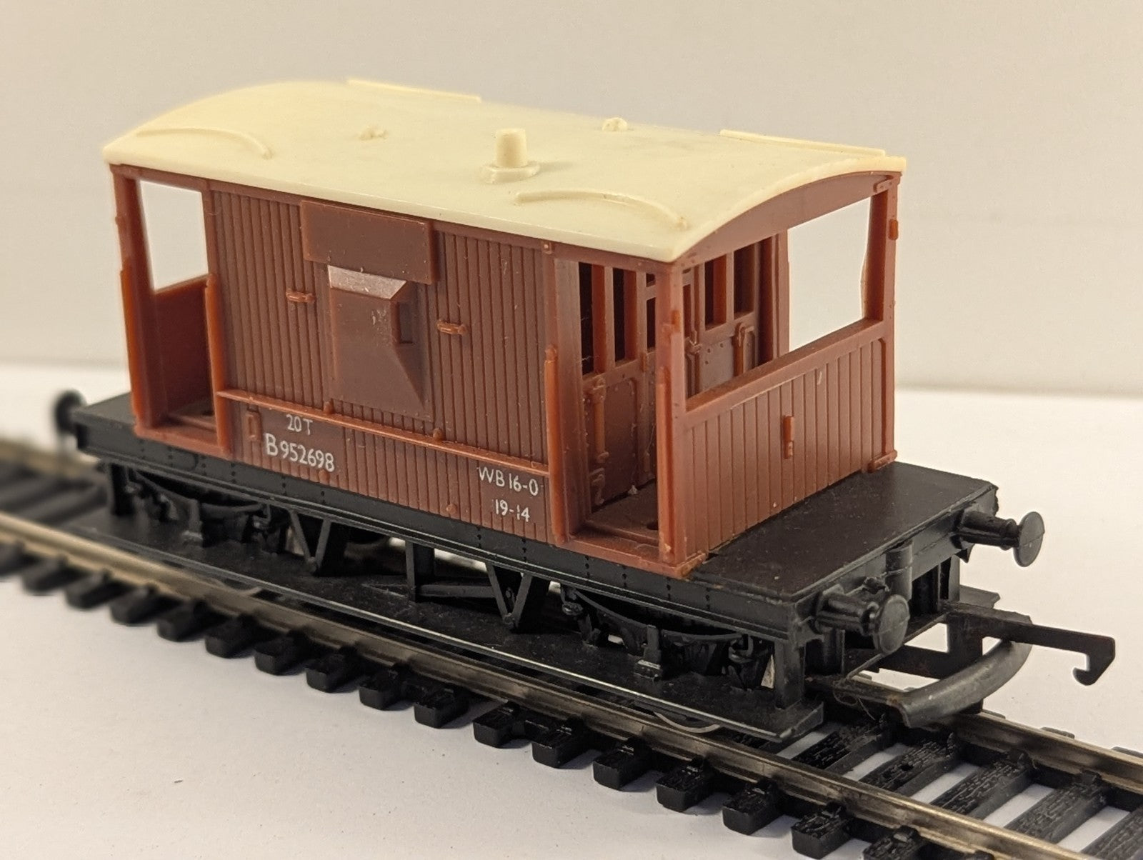 Hornby OO Gauge BR Standard 20T Brake Van B952698
