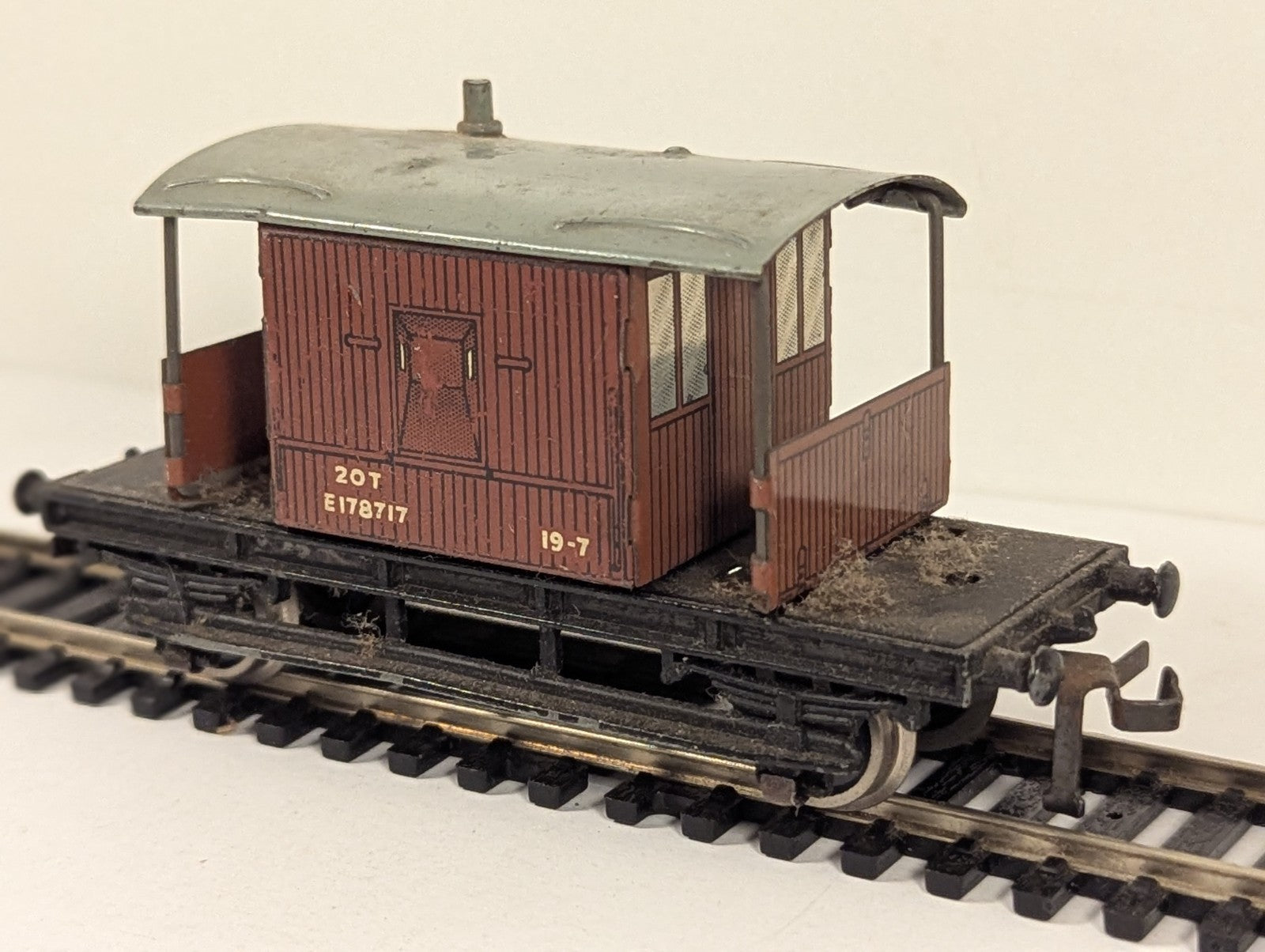 Hornby Dublo Tinplate 20 Ton Goods Brake Van OO Gauge