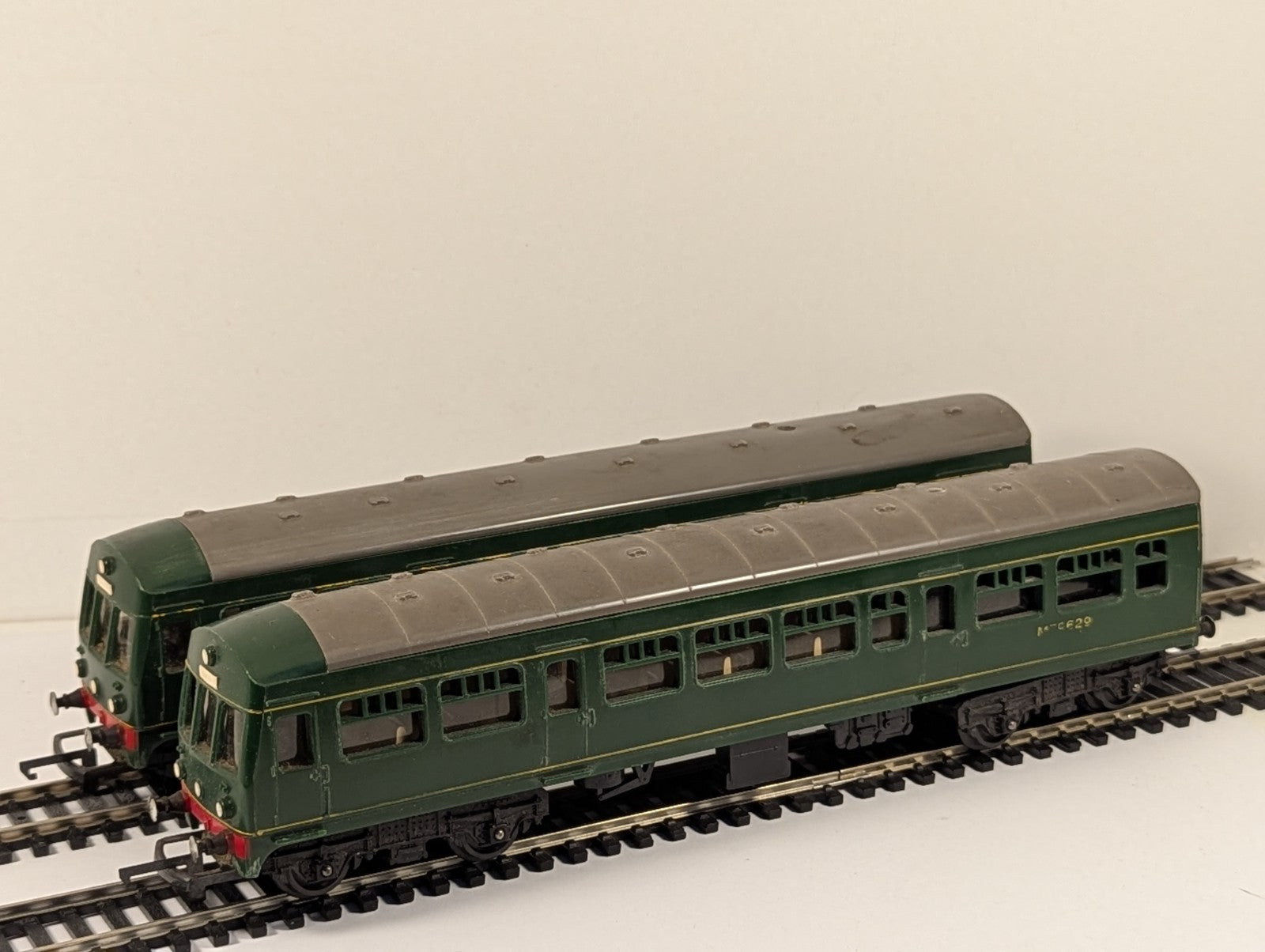 Tri-ang Hornby R157 OO Gauge Class 101 DMU BR Green