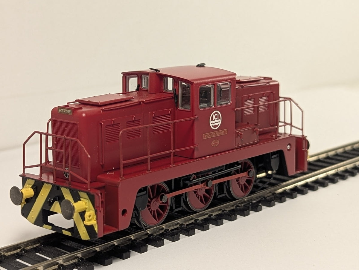 Oxford Rail Diesel Locomotive ICI 'Richard Borrett' finished in ICI Red livery