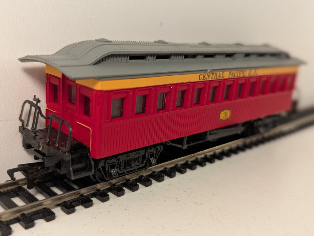 Airfix Central Pacific Railroad "Old Time" Passenger Coach HO Scale