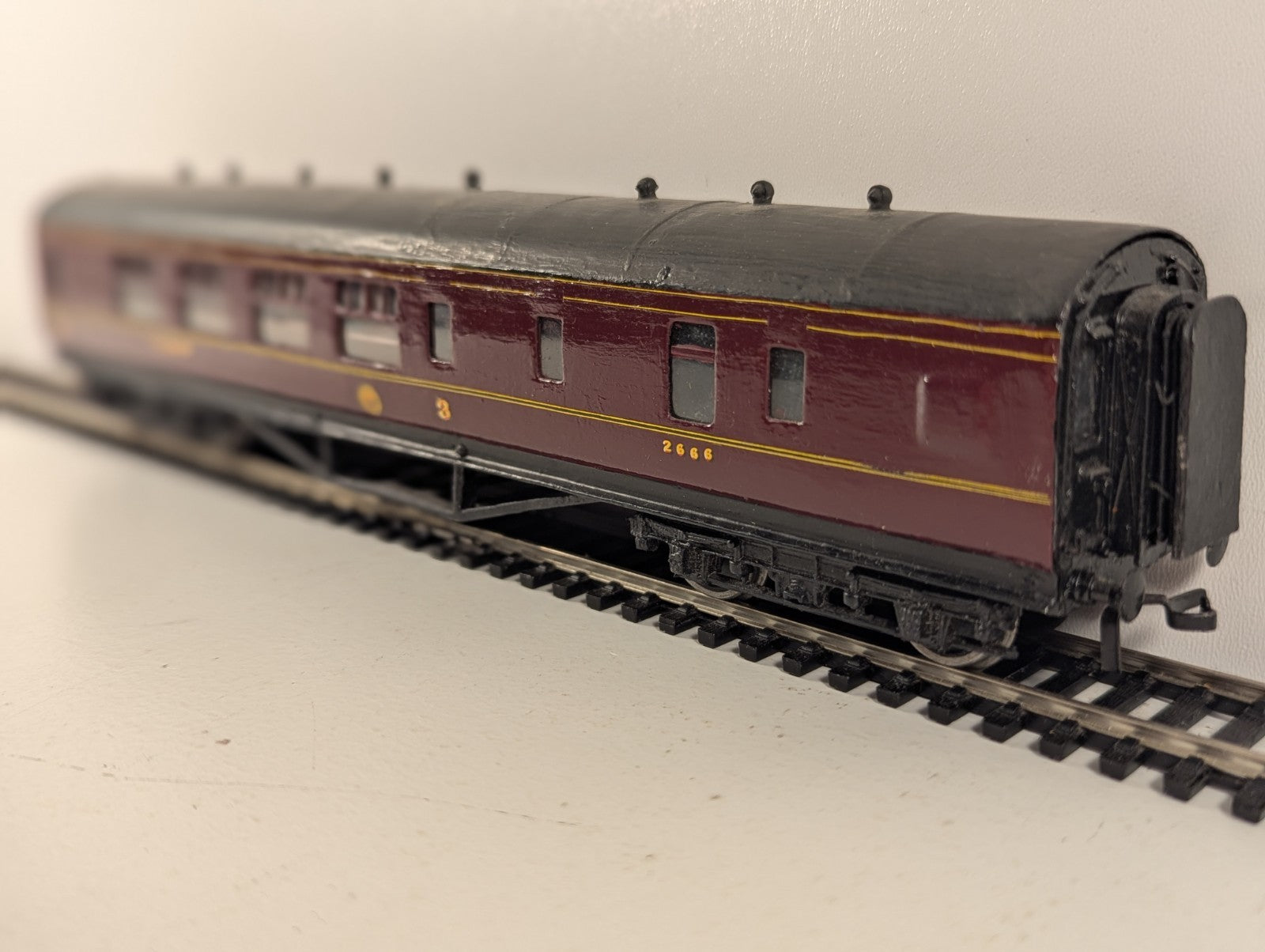 Exley OO Gauge LMS Maroon Third Class Corridor Coach