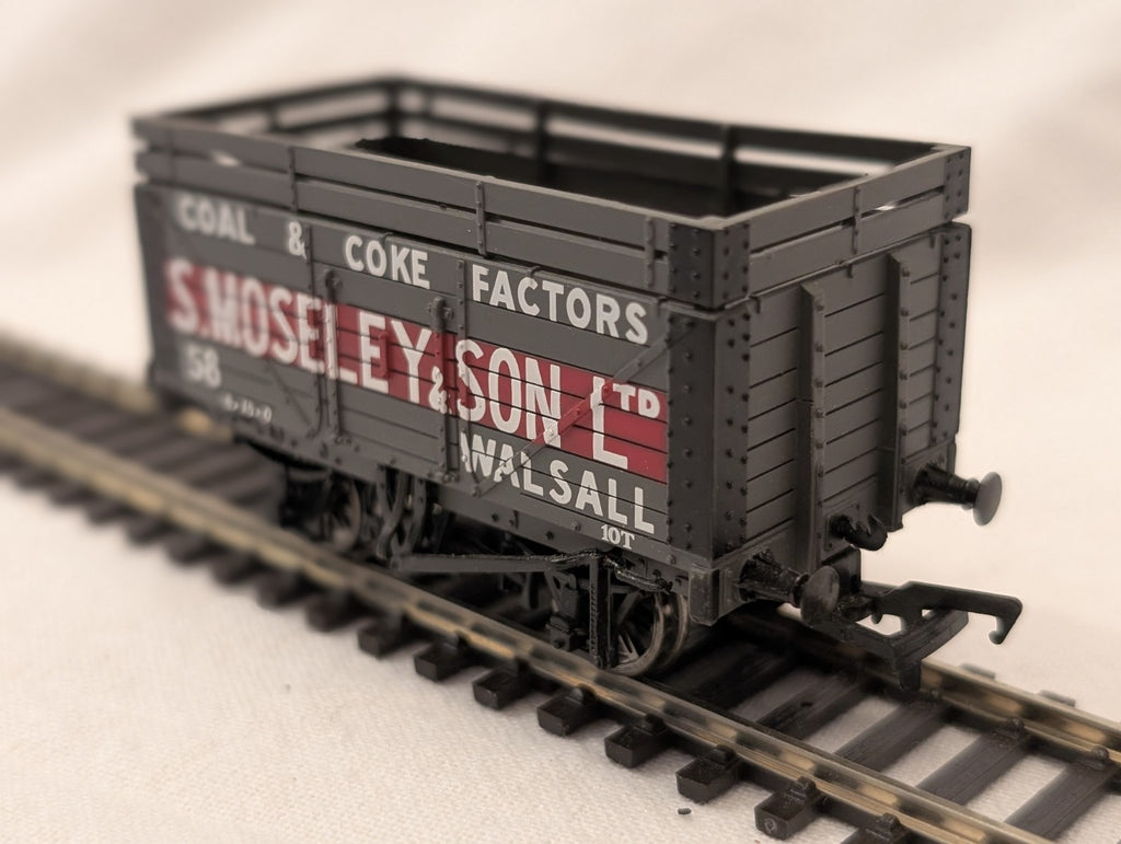 Bachmann Branchline OO Gauge 37-180 S Moseley & Son 7 Plank Wagon
