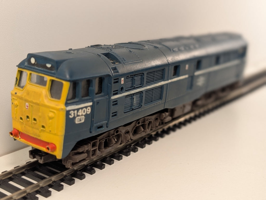 Airfix BR Class 31 Diesel Locomotive No. 31409 in BR Blue – Missing Buffers