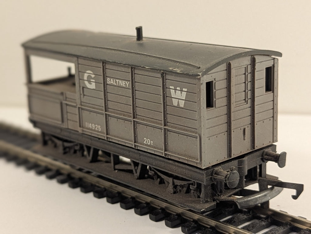 Hornby R107 OO Gauge GWR 20t Toad Brake Van Saltney 114925