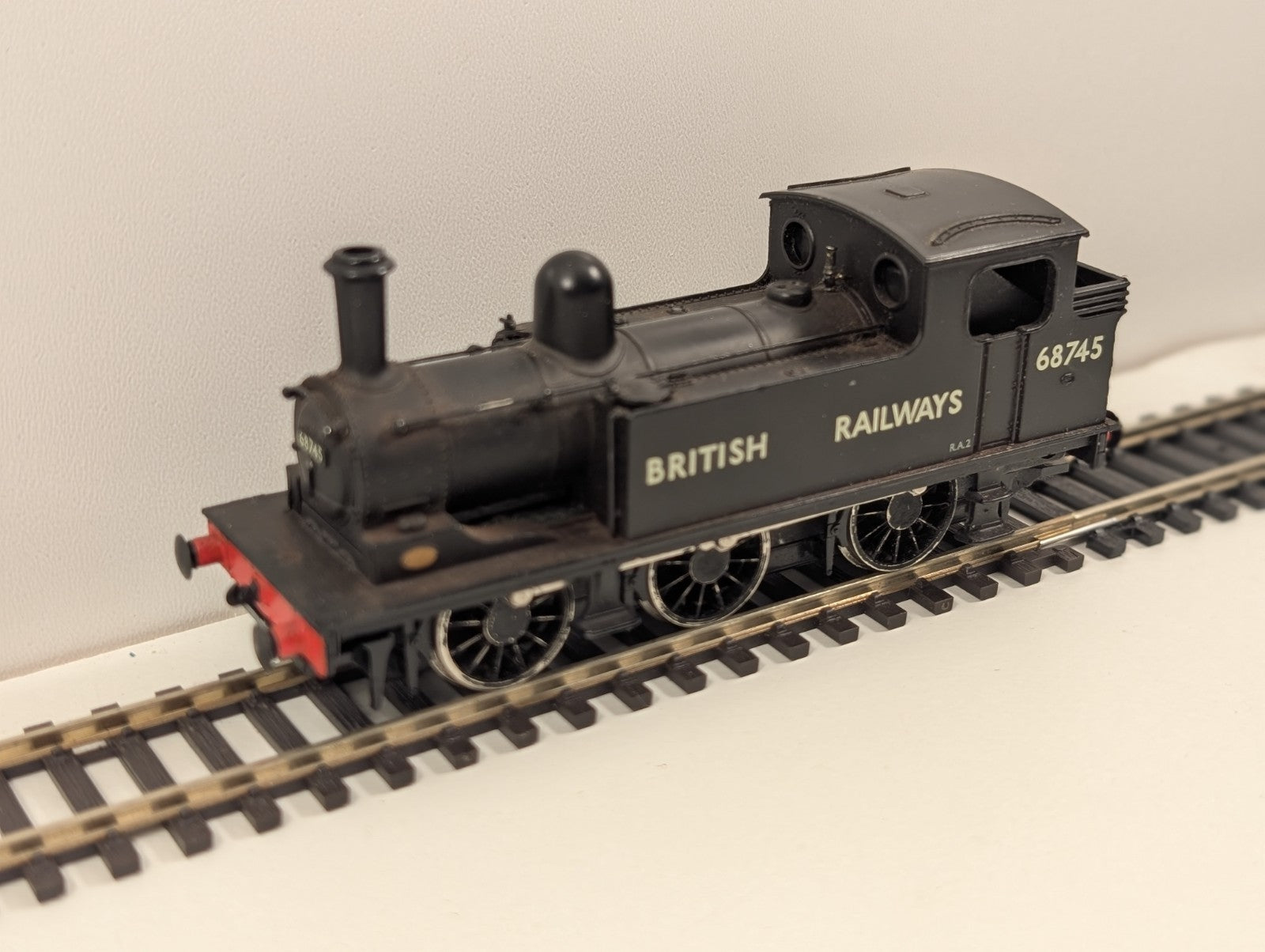 Mainline OO Gauge BR Class J72 0-6-0T Tank Locomotive – No. 68745