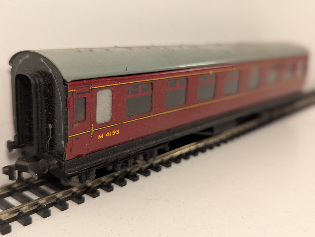 Hornby Dublo OO Gauge BR Maroon Corridor Coach Passenger Coach M4193 4052