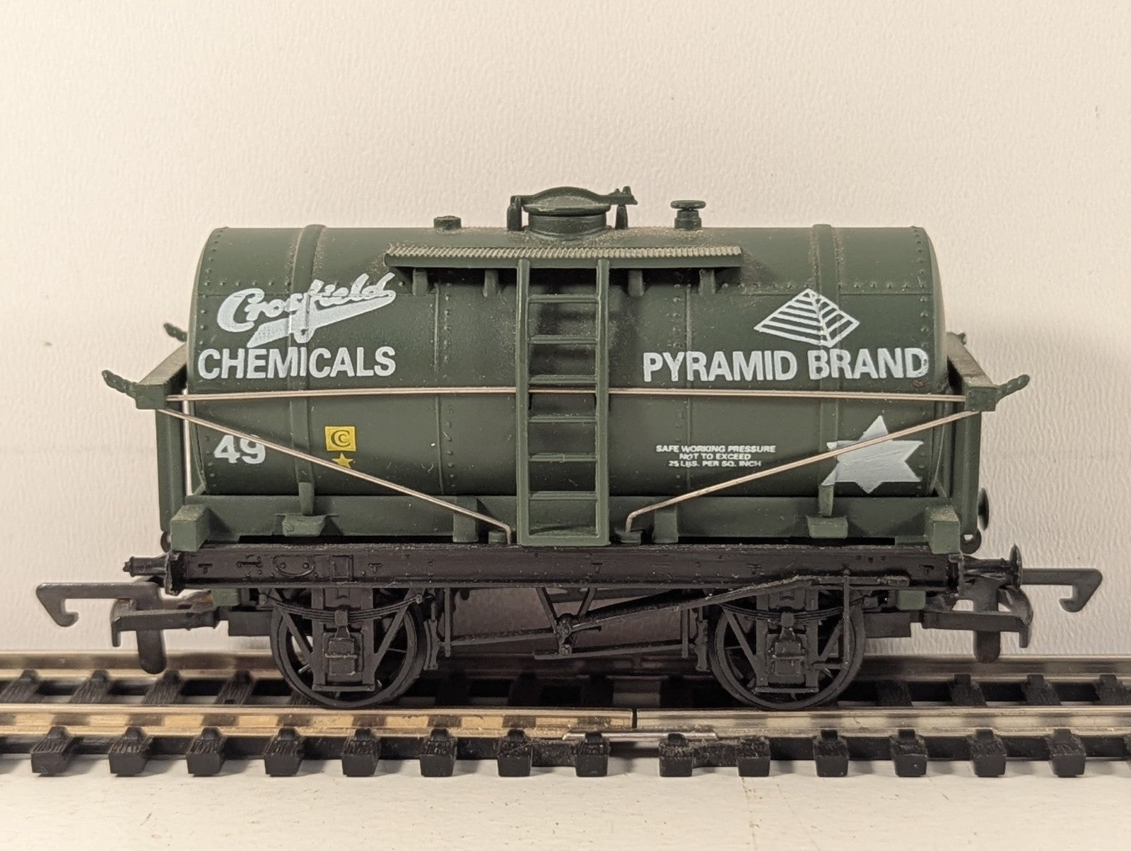 Dapol B133 OO Gauge 12 Ton Crosfield Chemical Tank Wagon - Boxed