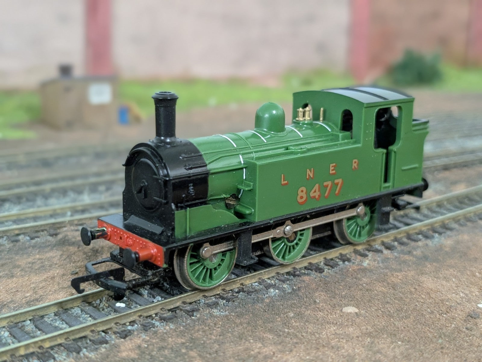 Hornby R252 OO Gauge LNER Class J83 0-6-0T 8477 Green Boxed
