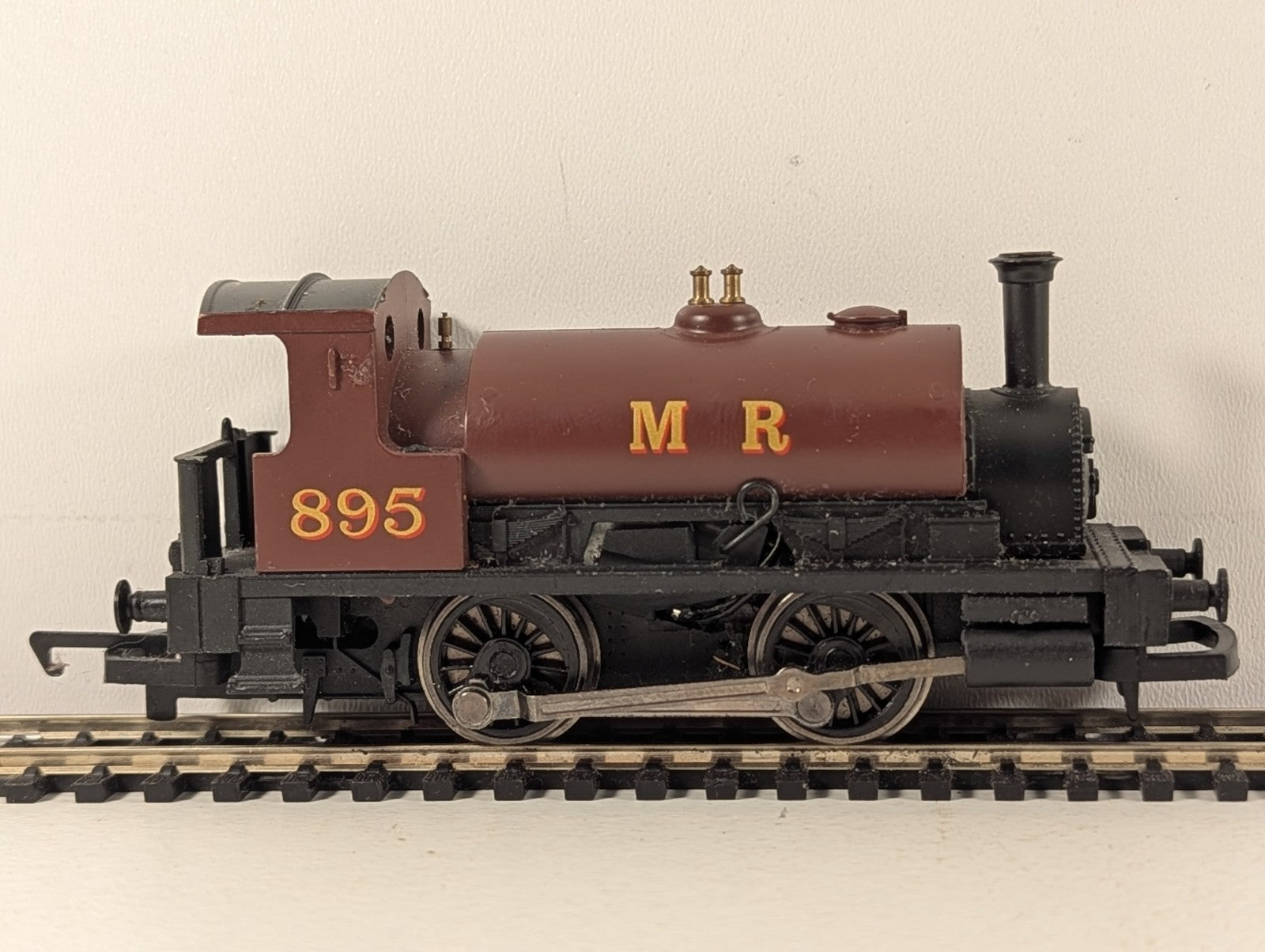 Hornby OO Gauge Midland Railway 0-4-0 Saddle Tank Steam Locomotive 895