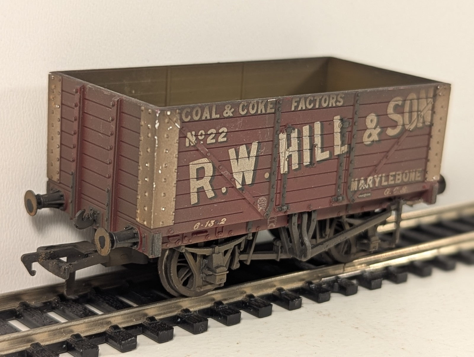 Bachmann Branchline 37-162 8 Plank Wagon “R.W. Hill & Son” Weathered