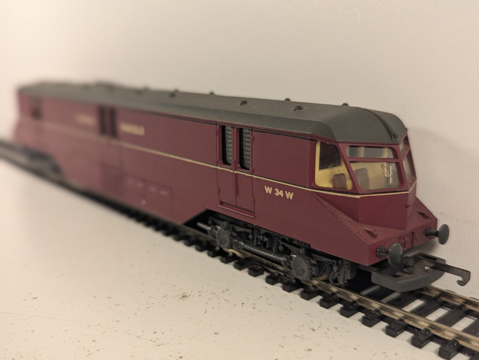 Lima OO Gauge GWR Diesel Railcar No. 34 Express Parcels W 34 W BR Maroon