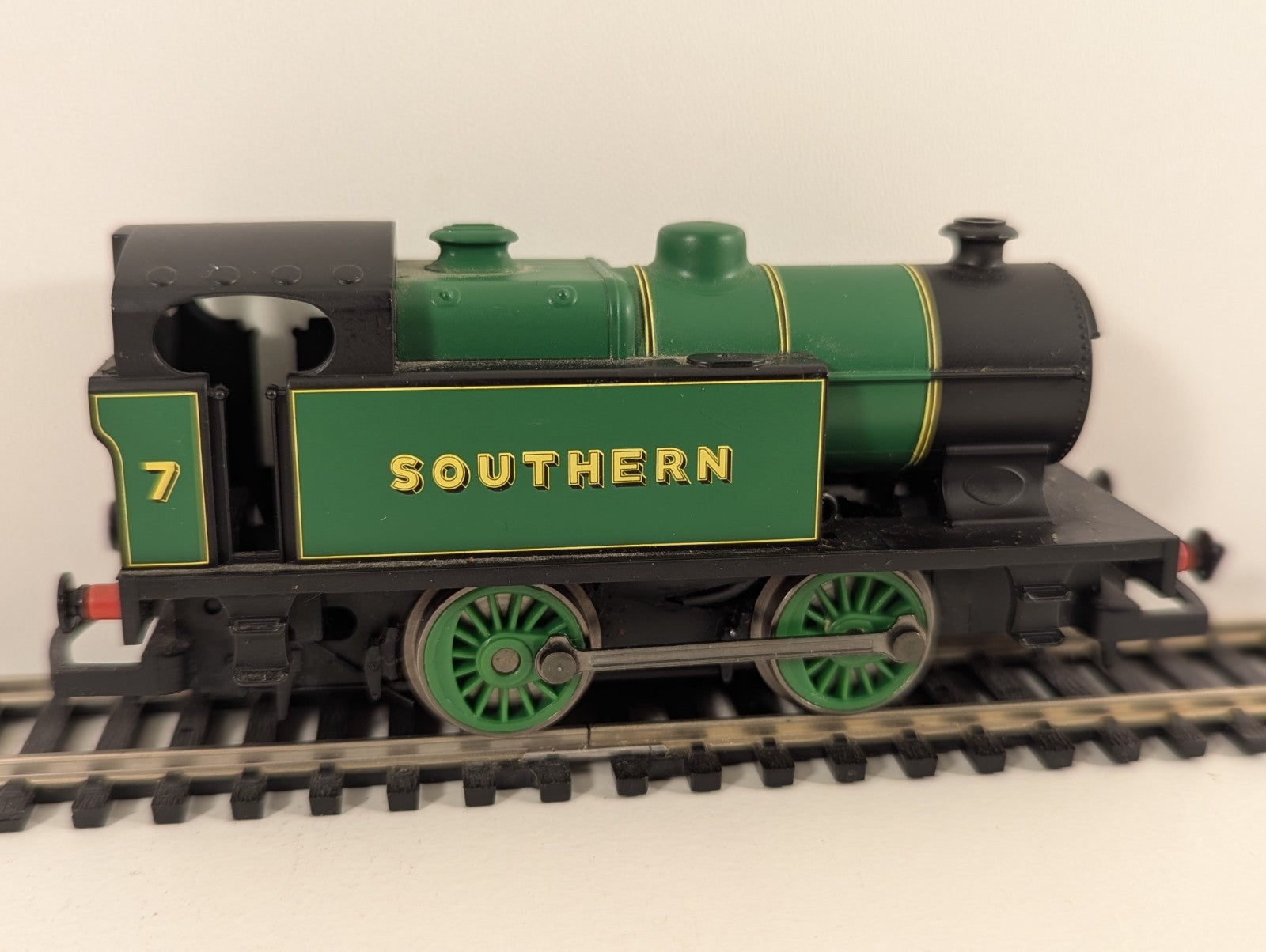 Hornby R2439 Southern 0-4-0T Industrial Locomotive – No. 7 – OO Gauge