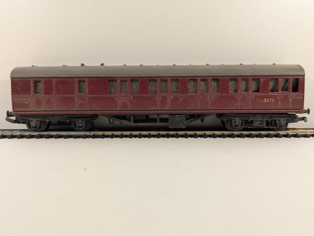 Tri-ang OO Gauge BR Suburban Brake Coach Passenger Coach M43171 BR Maroon R.121