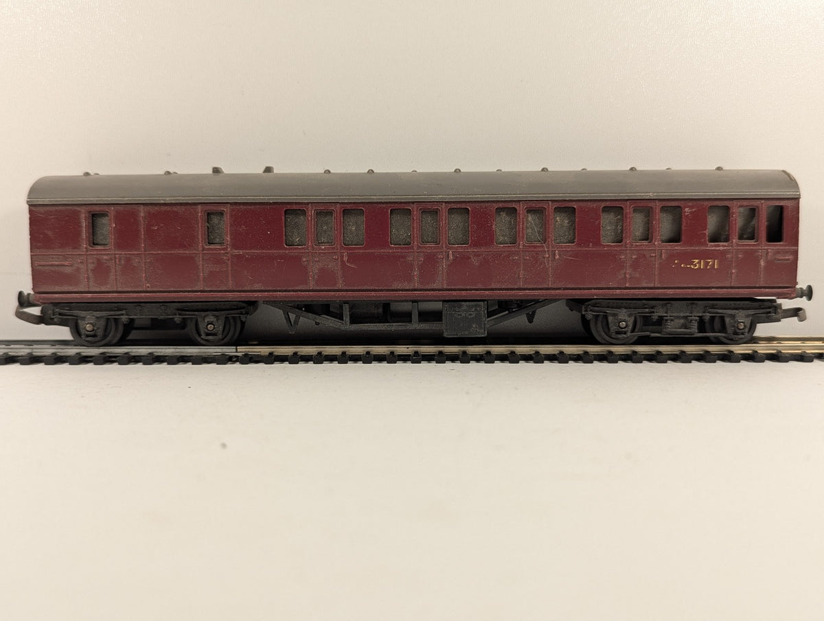 Tri-ang OO Gauge BR Suburban Brake Coach Passenger Coach M43171 BR Maroon R.121
