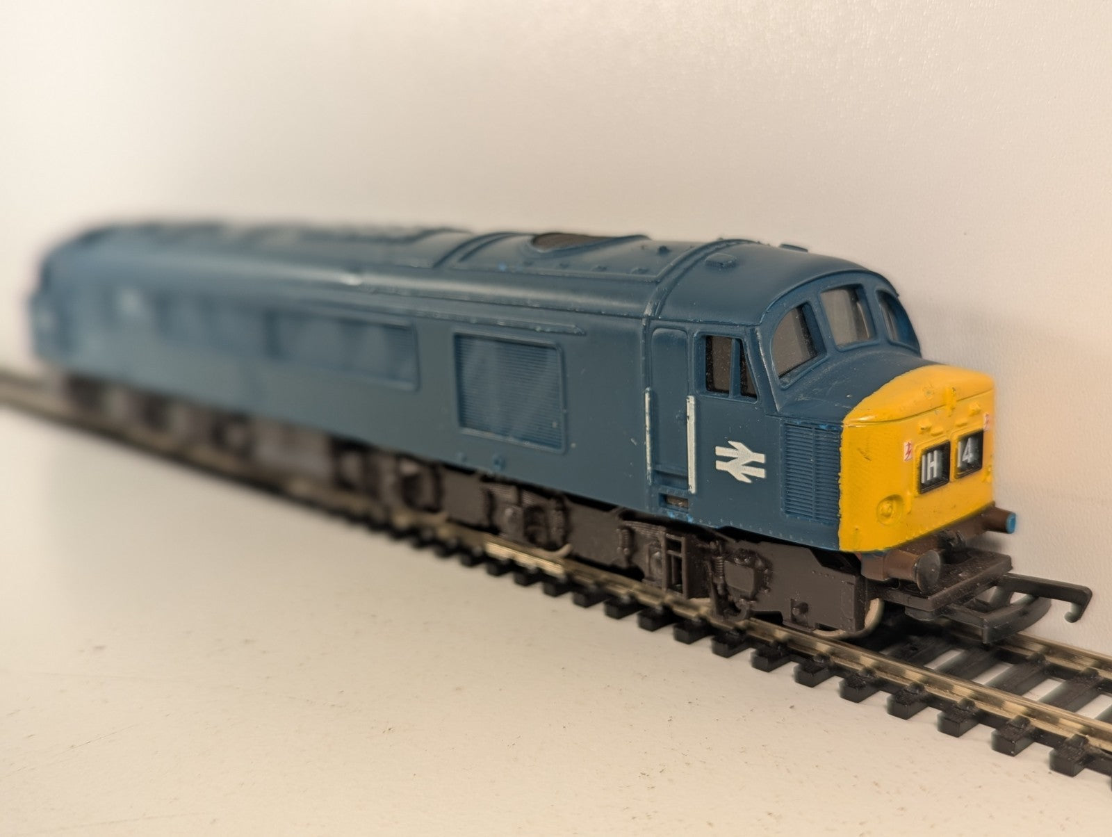 Mainline OO Gauge Class 45 'The Manchester Regiment' Locomotive 45