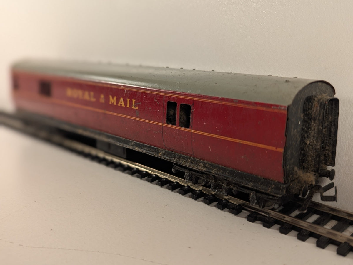 Hornby Dublo OO Gauge BR Mail Coach W807 – Maroon