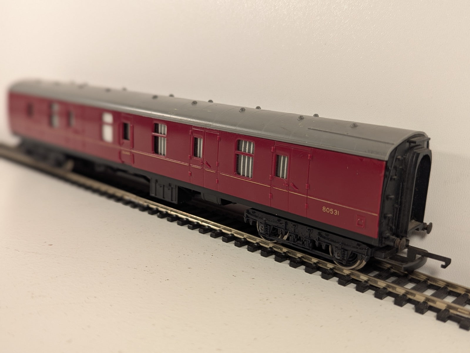 Hornby R4619 BR Mk1 Full Brake Coach BR Maroon