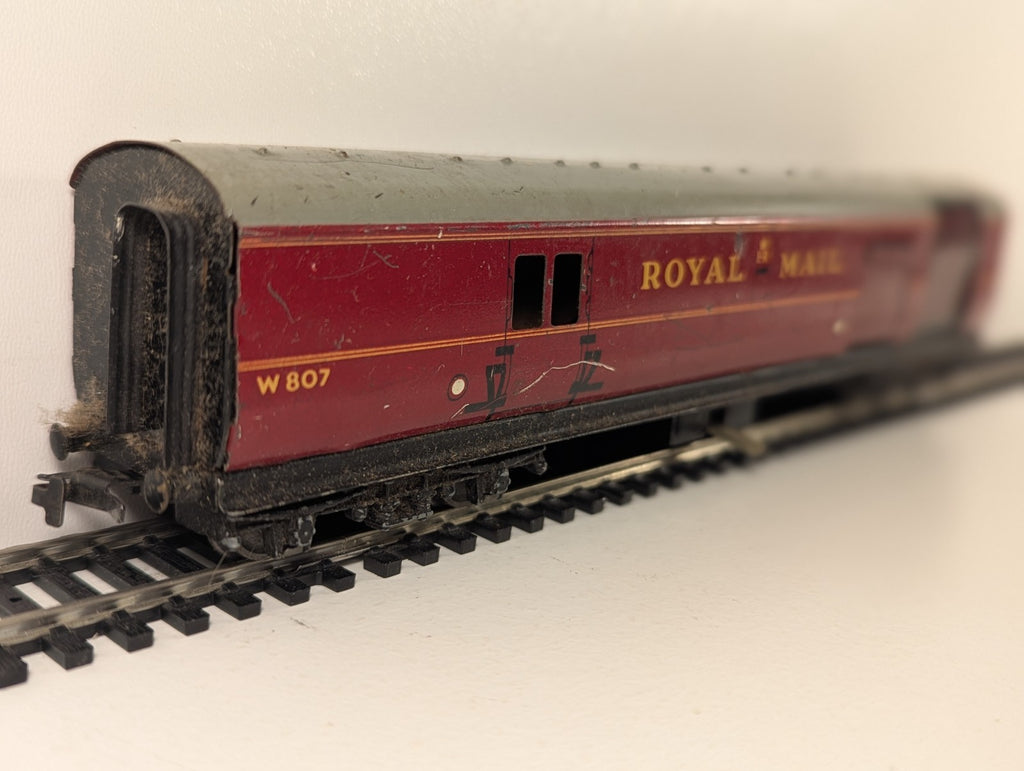 Hornby Dublo OO Gauge BR Mail Coach W807 – Maroon