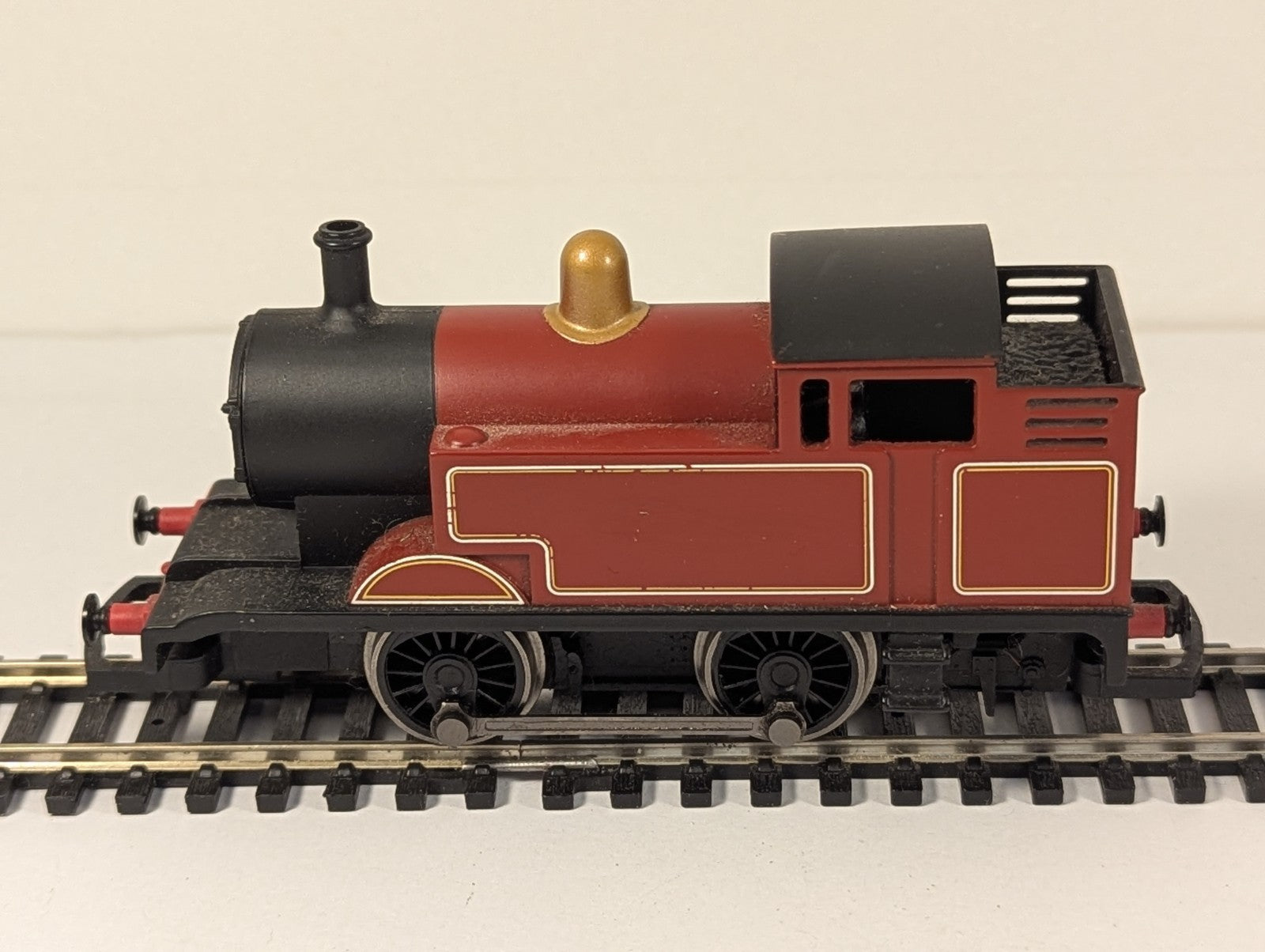Hornby R1137 OO Gauge “Billy” 0-4-0T Steam Locomotive – Missing Tank Name