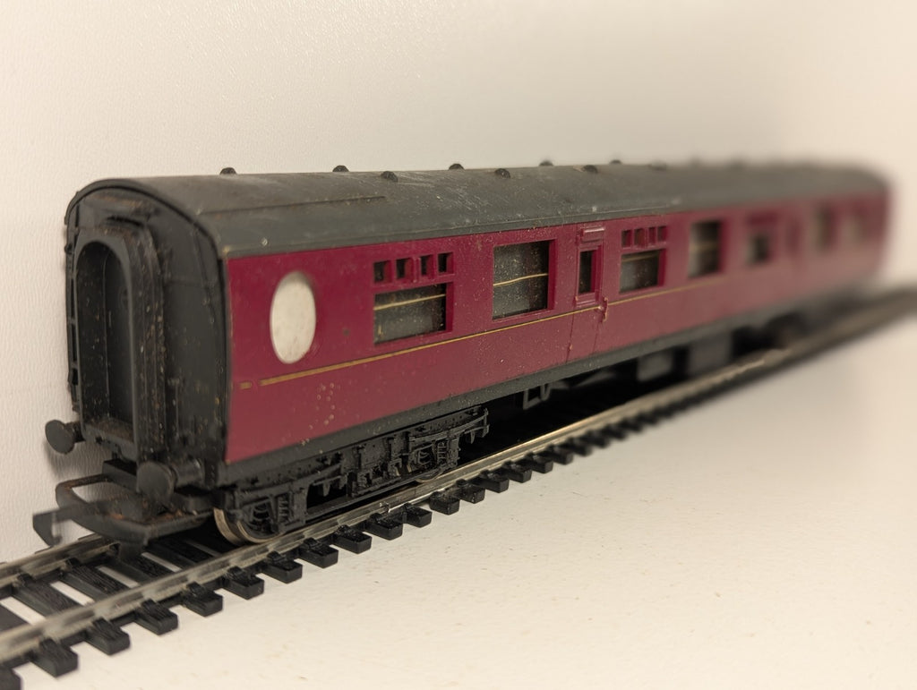 Hornby OO Gauge British Railways Composite Coach BR Maroon