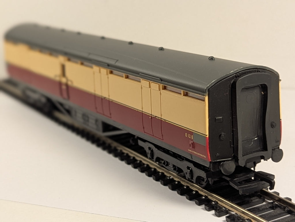 Bachmann 63ft Thompson BG Full Brake Crimson & Cream OO Gauge Boxed
