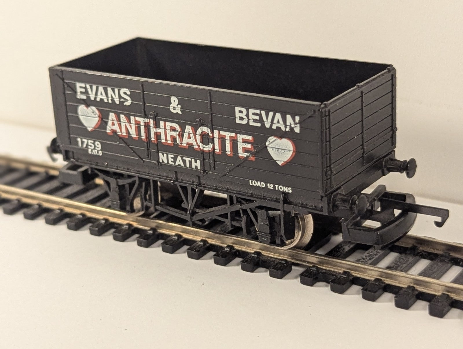 Lima OO Gauge Evans & Bevan Anthracite 7 Plank Wagon 1759
