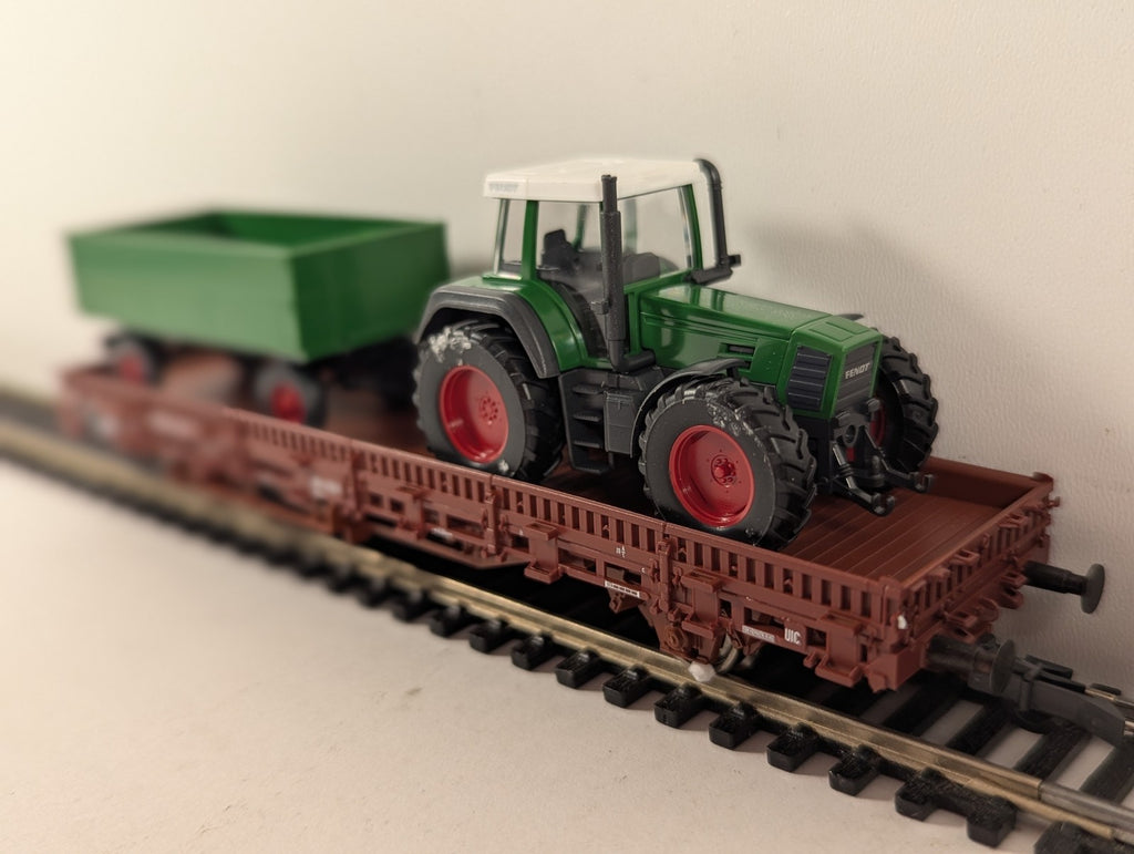 Roco H0 Kbs Flat Wagon with Fendt Tractor and Trailer Goods Wagon 335 4 113-9