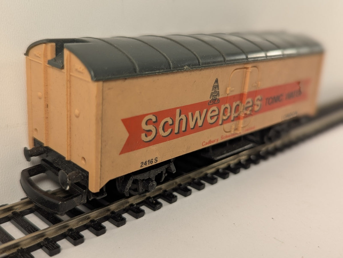 Hornby OO Gauge Schweppes Tonic Water Closed Van Goods Wagon 2416 S