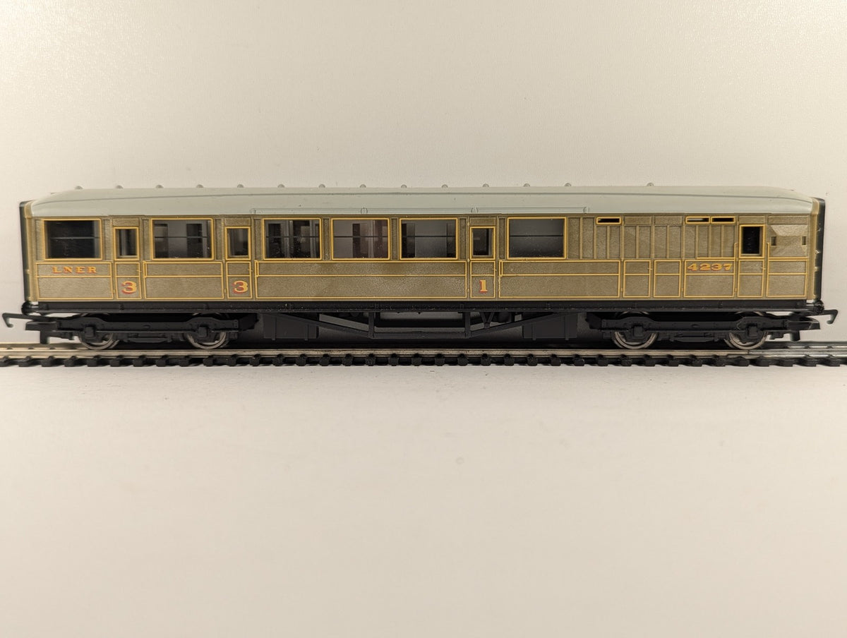 Hornby OO Gauge LNER Brake Composite Coach Passenger Coach 4237 LNER Teak